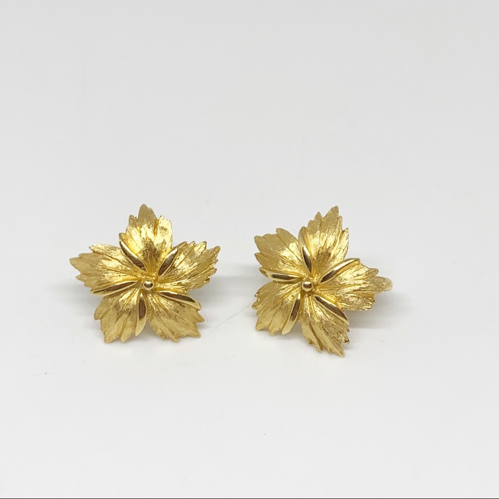 Vintage Crown Trifari Gold Toned Leaf Earrings